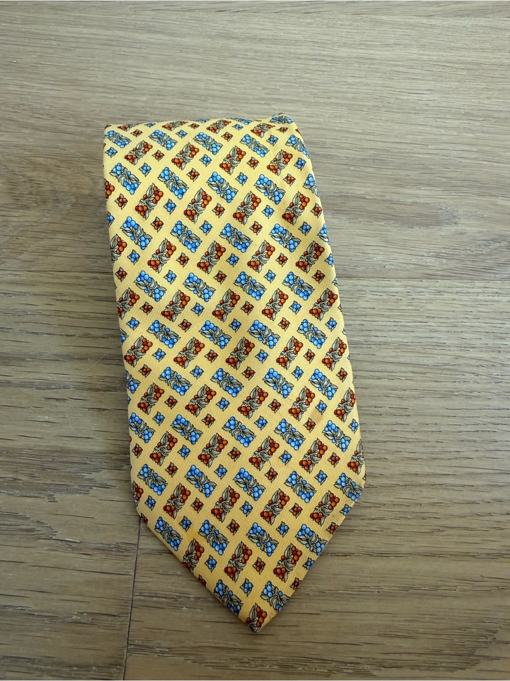 Salvatore Ferragamo Yellow Patterned Men's Tie - Elegant Geometric Print